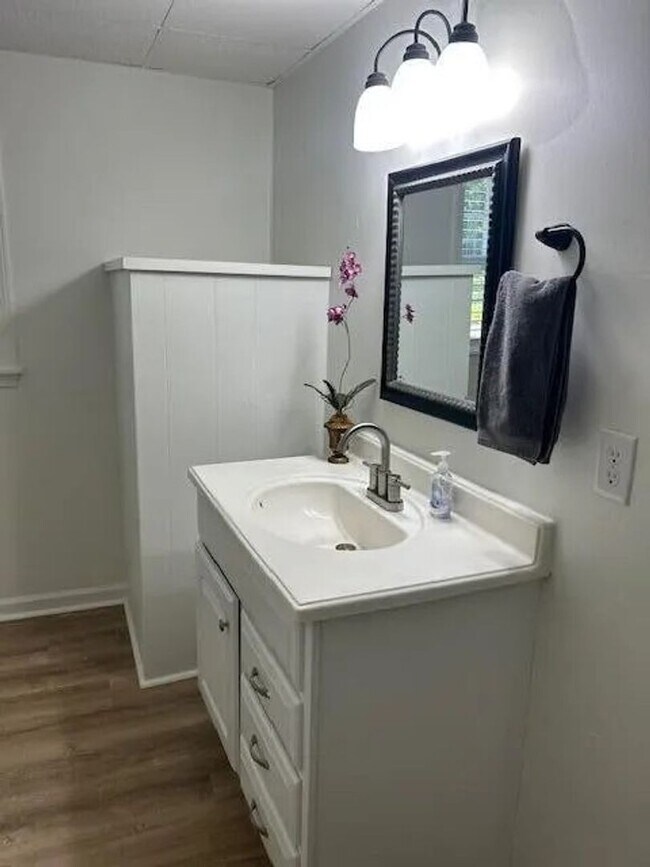 Building Photo - GORGEOUS RENOVATED HOME