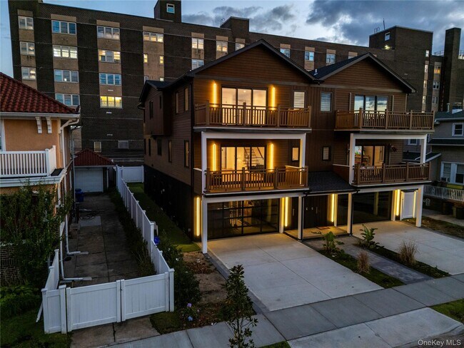 Building Photo - 622 W Penn St