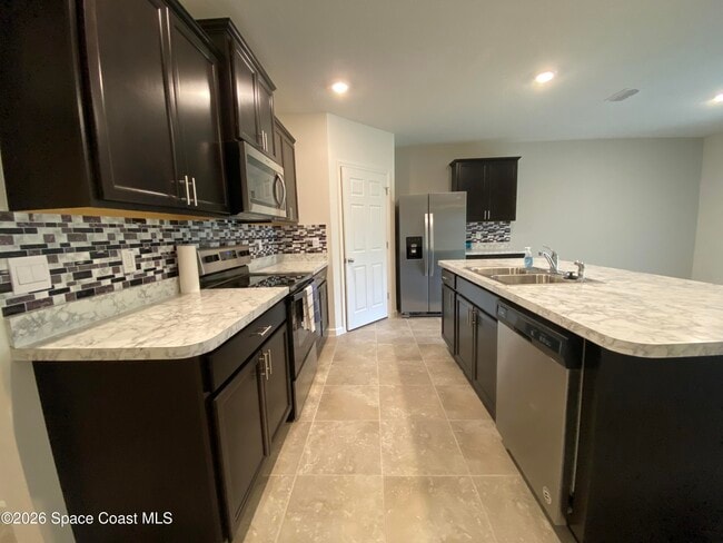 Building Photo - 980 Degroodt Rd SW