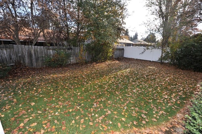 Building Photo - 2 bed 2 bath Hayden rancher duplex