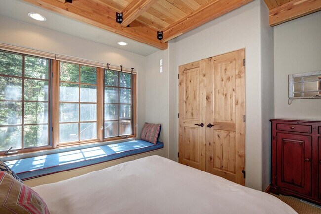 Building Photo - 12 Lower Mountain Home Road