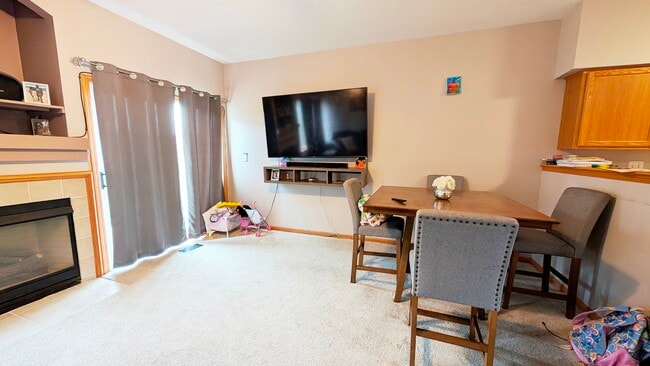 Building Photo - 1025 Woodview Ct