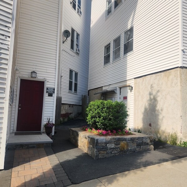 Building Photo - 70 Harrison St