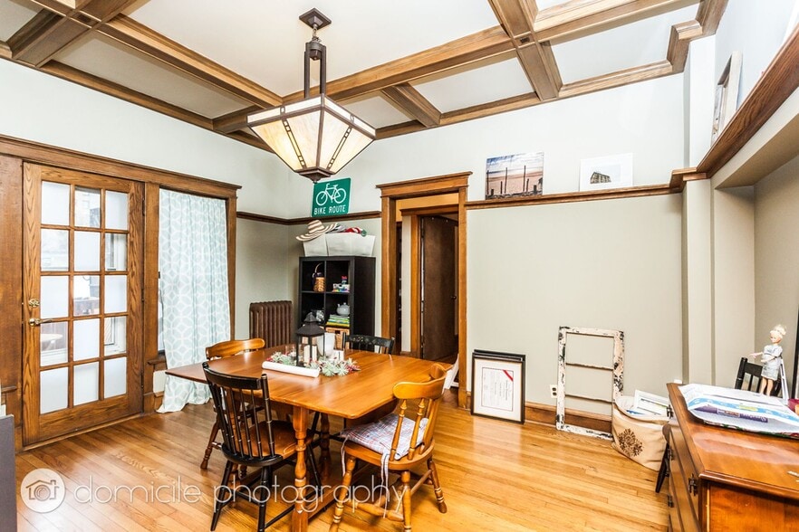 Building Photo - 3747 N Pine Grove Ave