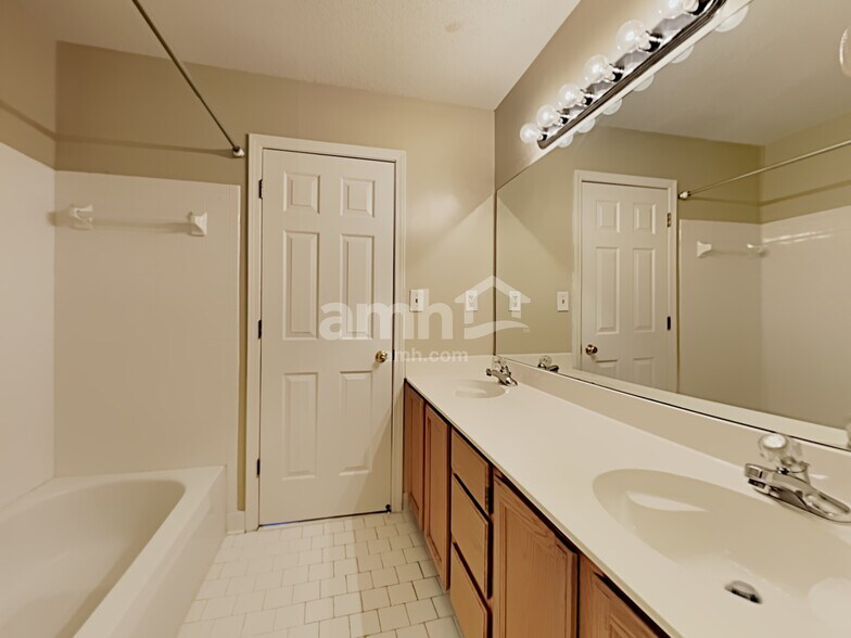 Building Photo - 6857 Briarfield Ln