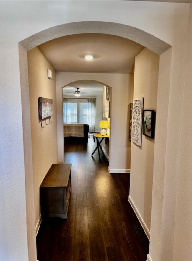 Building Photo - Like New 1 story 4 bedroom home just off D...