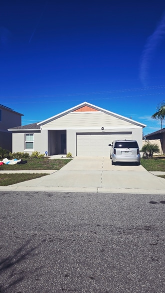 Building Photo - 825 Sand Sea Pl