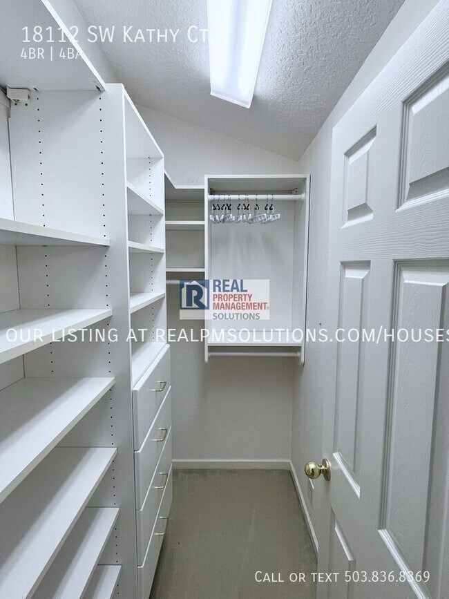 Building Photo - 18112 SW Kathy Ct