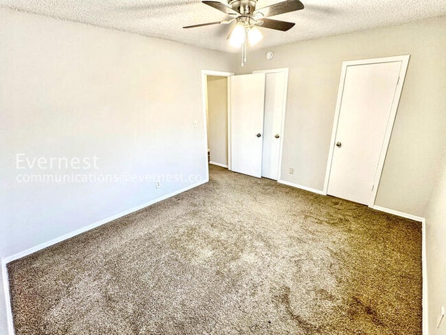 Building Photo - 1756 S Pine Ave