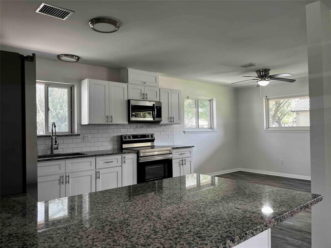 Building Photo - 8106 Mullins Dr