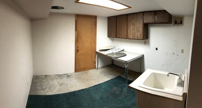 Building Photo - 3 Bed 2 Bath Single Family Home with Additional Space in Basement!