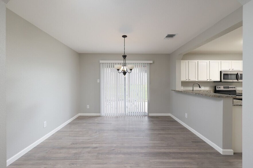 Building Photo - 25130 Longbranch Run