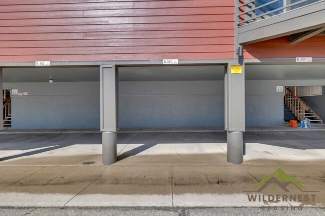 Building Photo - Sunshine and Views-Furnished 2 Bedrooms/2 Bathrooms Buffalo Ridge Condo