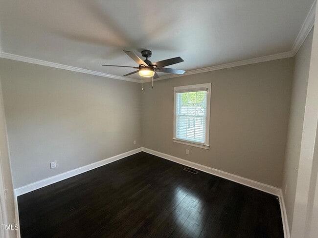 Building Photo - 215 Walnut St