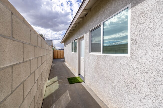 Building Photo - 3925 Verdugo Ln