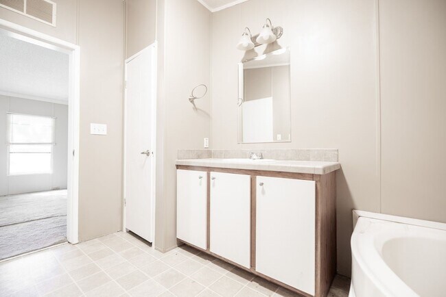 Building Photo - 30820 Peaches Way