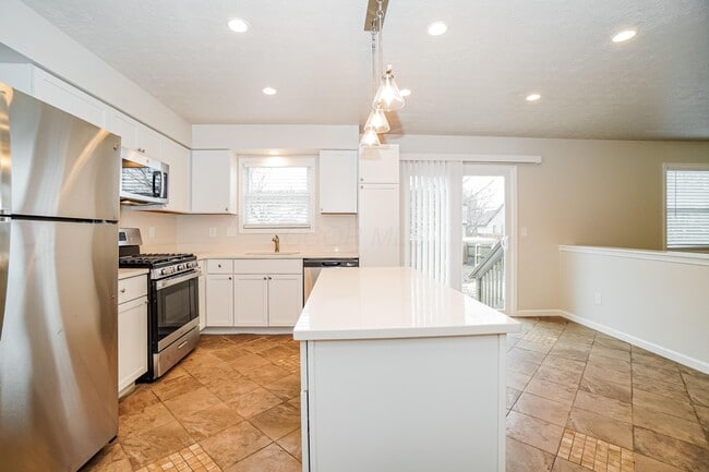 Building Photo - 1181 Onslow Dr