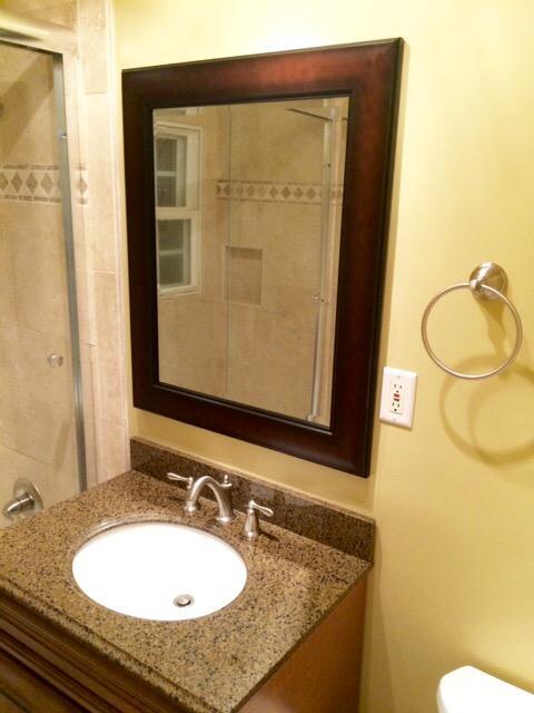 Building Photo - 1831 N Hollywood Way