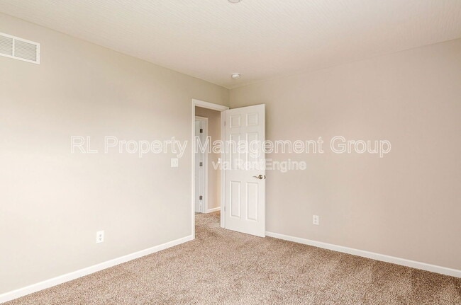 Building Photo - 578 Tallman St