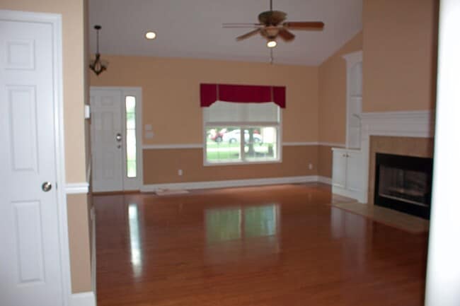 Building Photo - For Rent - Charming 3BR/2BA Home in Macken...
