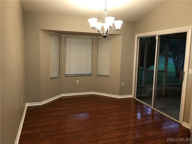 Building Photo - 2595 N Brentwood Cir