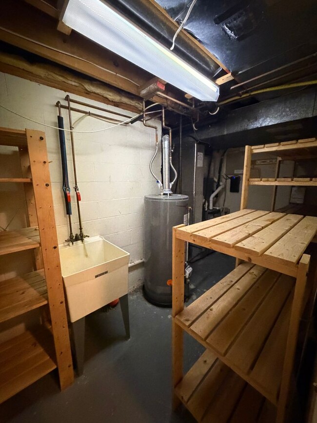 Building Photo - 3BR - WOODED VIEWS • FINISHED BASEMENT • BONUS LOFT • TE SCHOOL DISTRICT