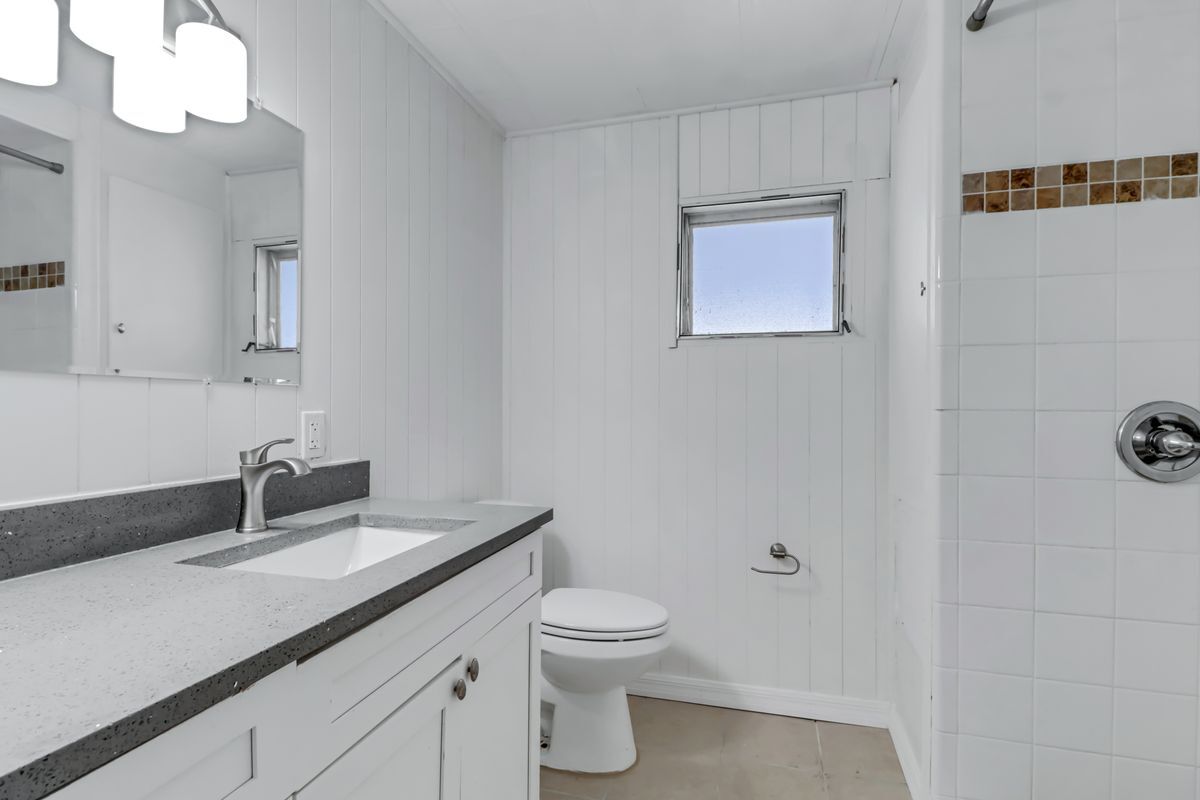 Building Photo - 243 Tangerine Dr