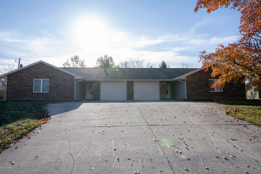 Building Photo - 130 Pierre Pl