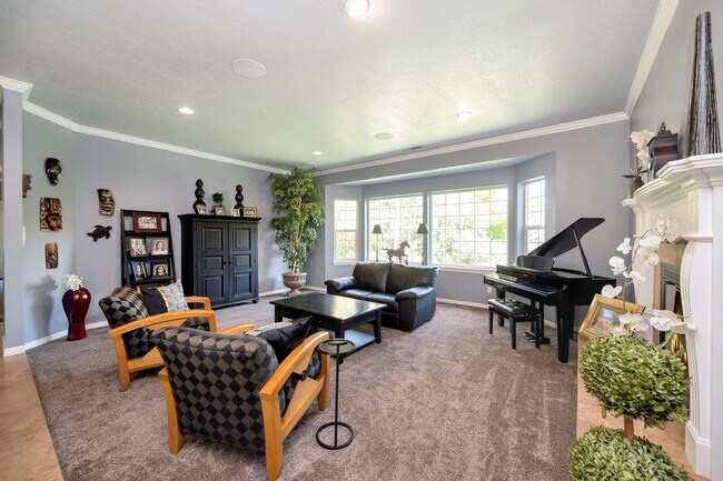 Building Photo - Immaculate Home for rent in gated cul-de-sac!