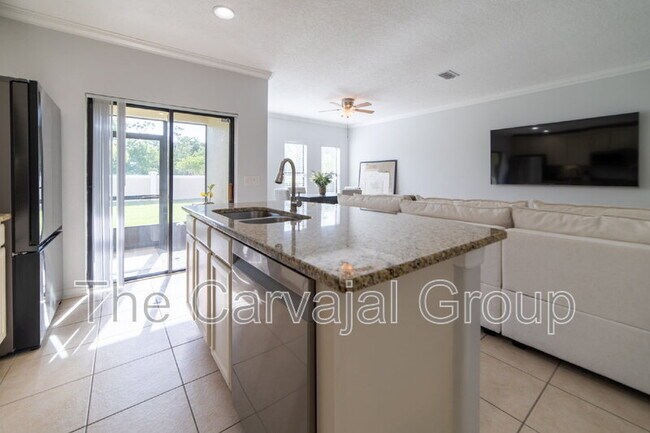 Building Photo - 2210 Seven Oaks Dr