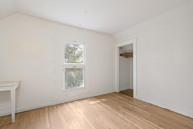 Building Photo - 2225 Catalpa Dr