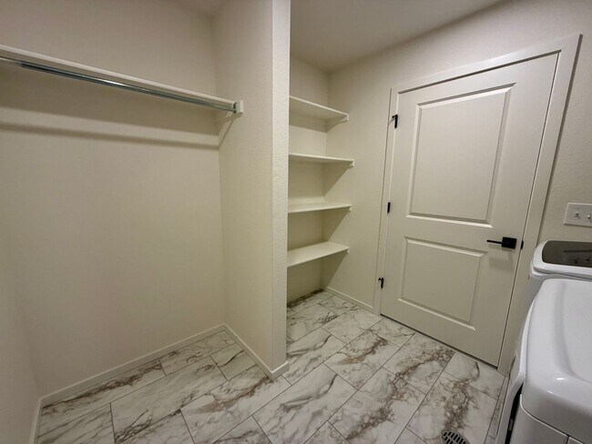 Building Photo - 716 Galloway Dr
