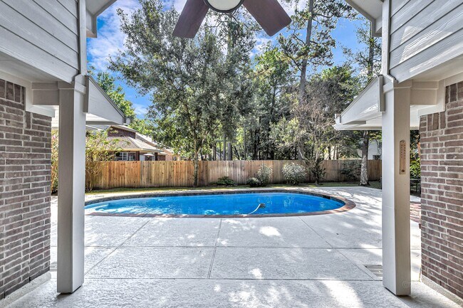 Building Photo - 6 Old River Pl