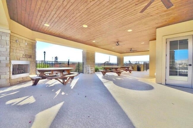 Building Photo - 16829 Aventura Ave