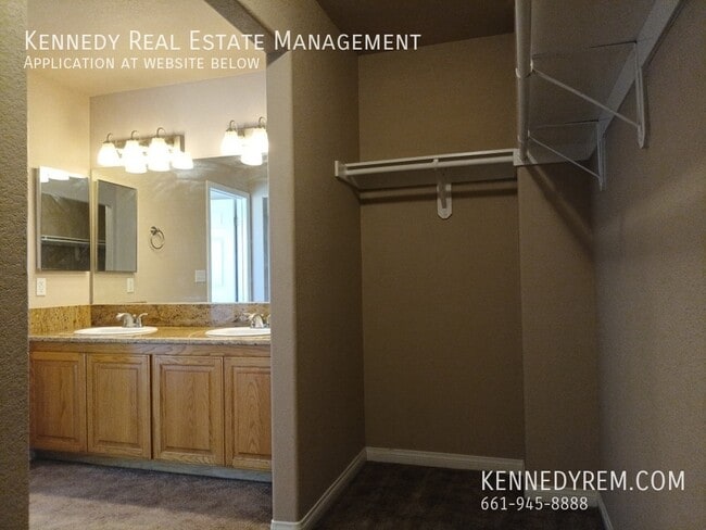 Building Photo - 461 W Ave K