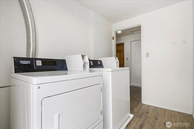 Building Photo - Wonderful 1 Bed, 1 Bath Upper Unit in Taco...