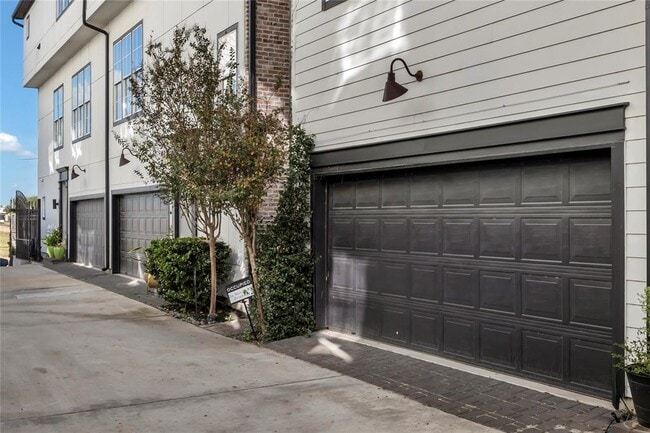 Building Photo - 4128 Willowbend Blvd