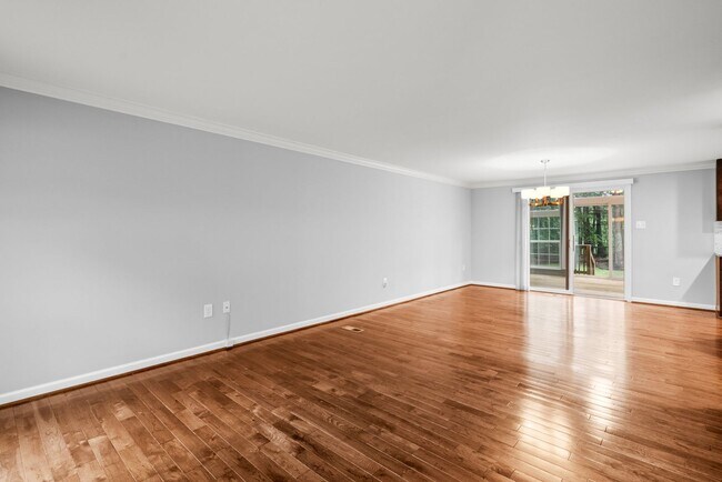 Building Photo - 4 Bedroom, 2.5 Bath Single Family Home in ...