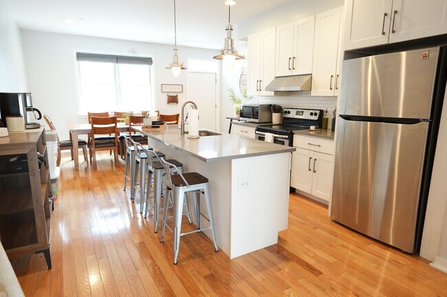 Building Photo - 341 Cantrell St