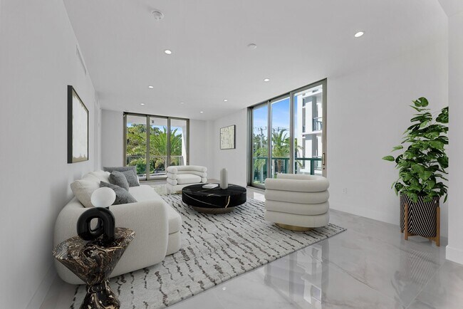 Building Photo - 485 E Royal Palm Rd