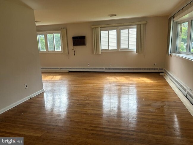 Building Photo - 357 Leona Ave