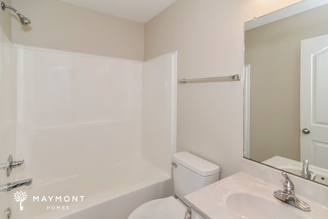 Building Photo - 1018 Granny White Rd