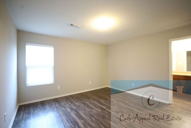 Building Photo - Beautiful 3 bed / 2 bath home with fenced back yard - Nettleton!!