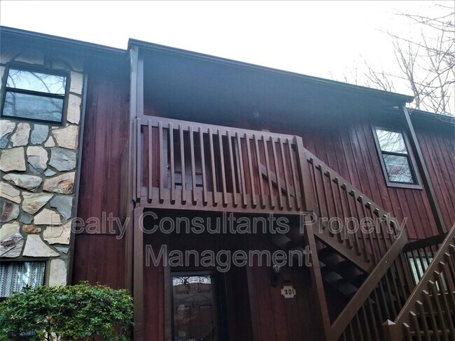 Primary Photo - 302 Aspen Ct