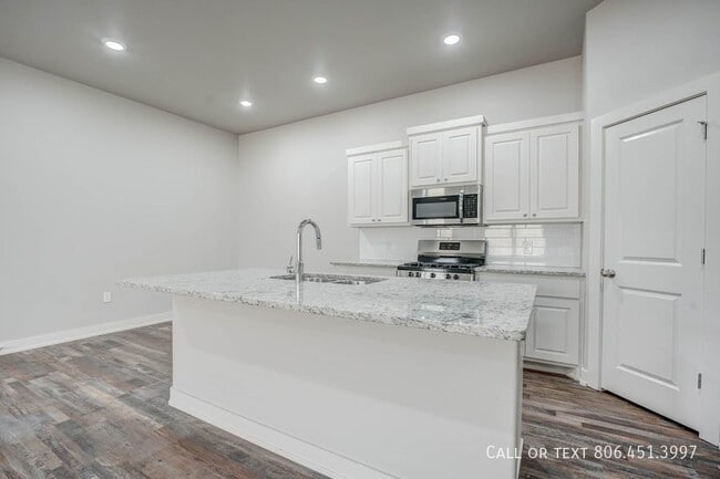 Building Photo - Gorgeous 3/2/2 in SW Lubbock