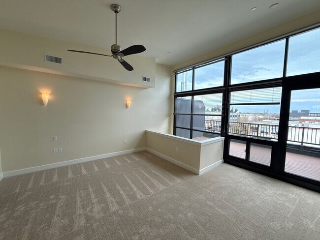 Building Photo - 160 Liberty St NE