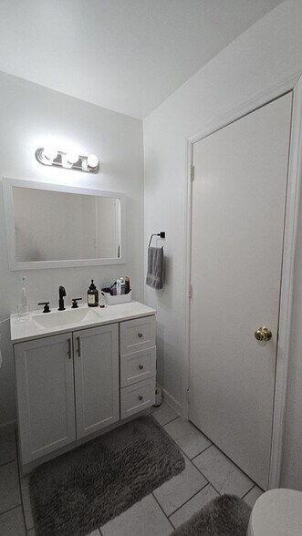 Building Photo - 2321 Oldenburg Dr