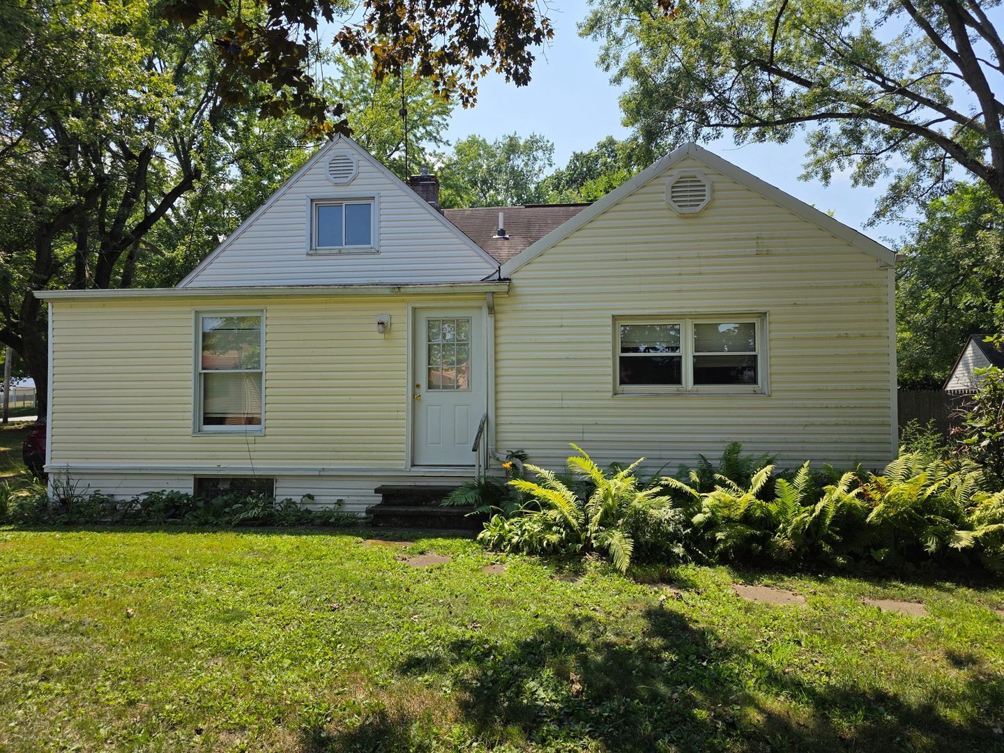 Building Photo - 2164 Penguin Ave