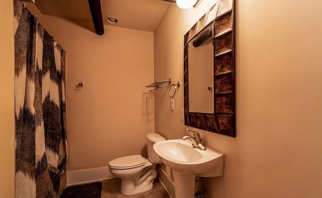 Building Photo - 1060 Worlds Fair Park Dr