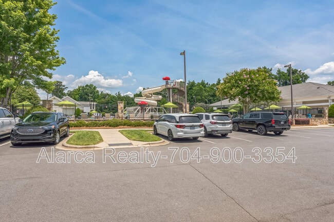 Building Photo - 1020 Ridgehaven Rd